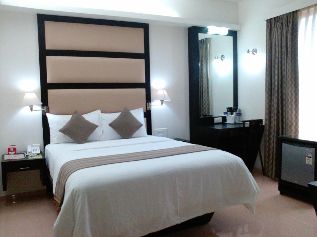 Pattom Royal Hotel Thiruvananthapuram Eksteriør bilde