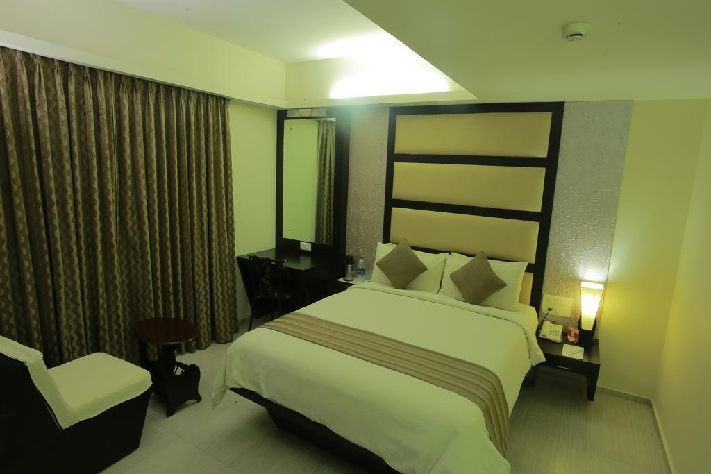 Pattom Royal Hotel Thiruvananthapuram Rom bilde