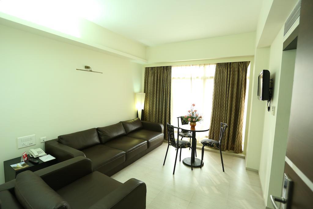 Pattom Royal Hotel Thiruvananthapuram Eksteriør bilde