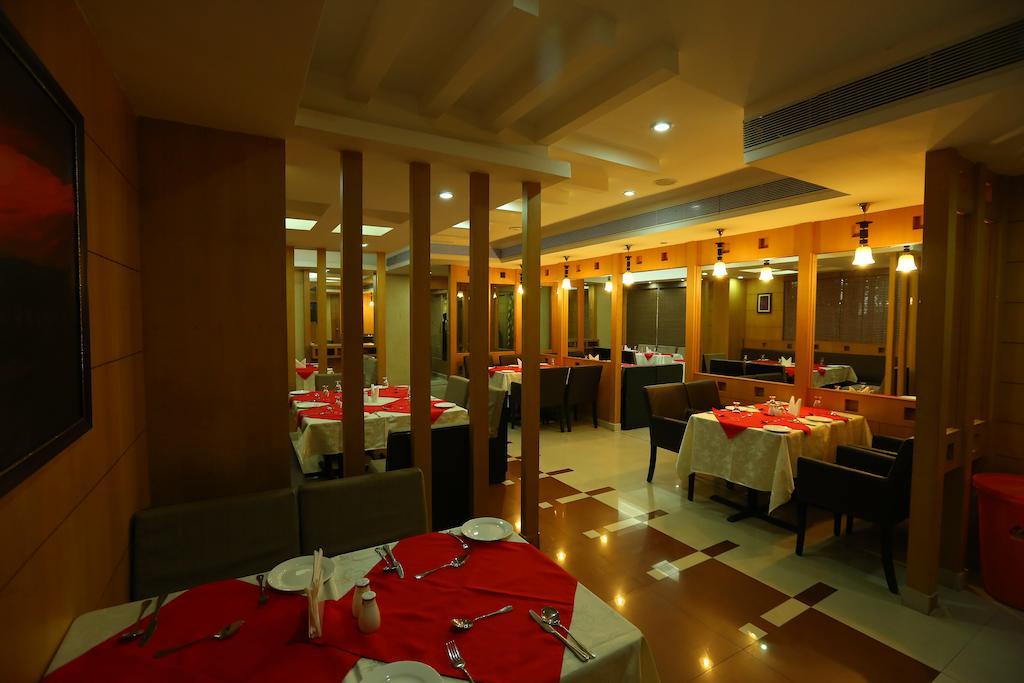 Pattom Royal Hotel Thiruvananthapuram Eksteriør bilde