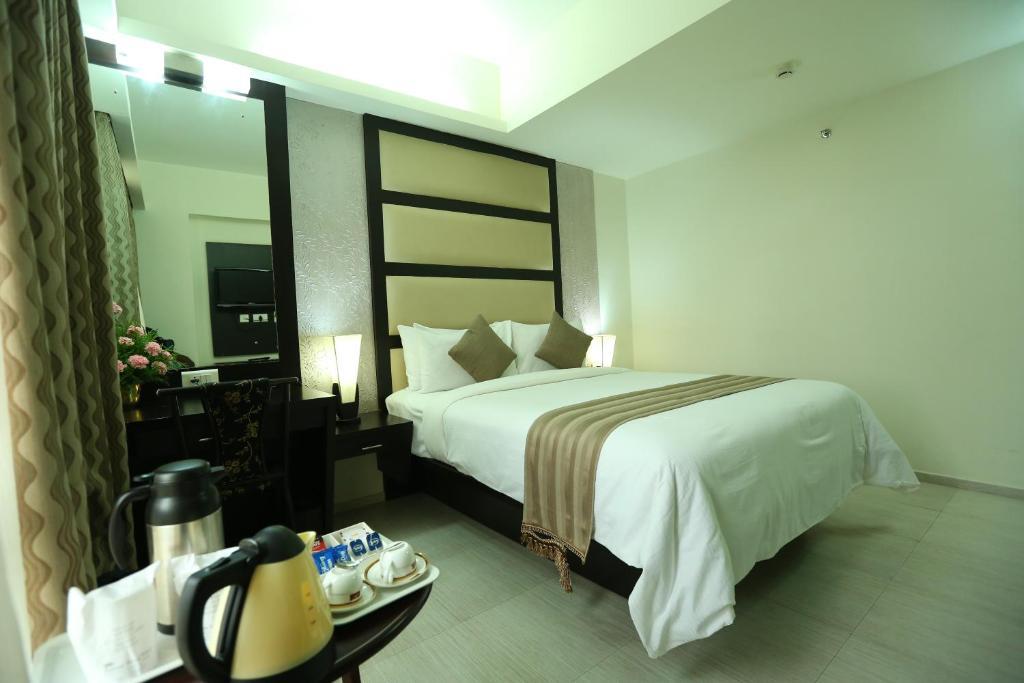 Pattom Royal Hotel Thiruvananthapuram Eksteriør bilde