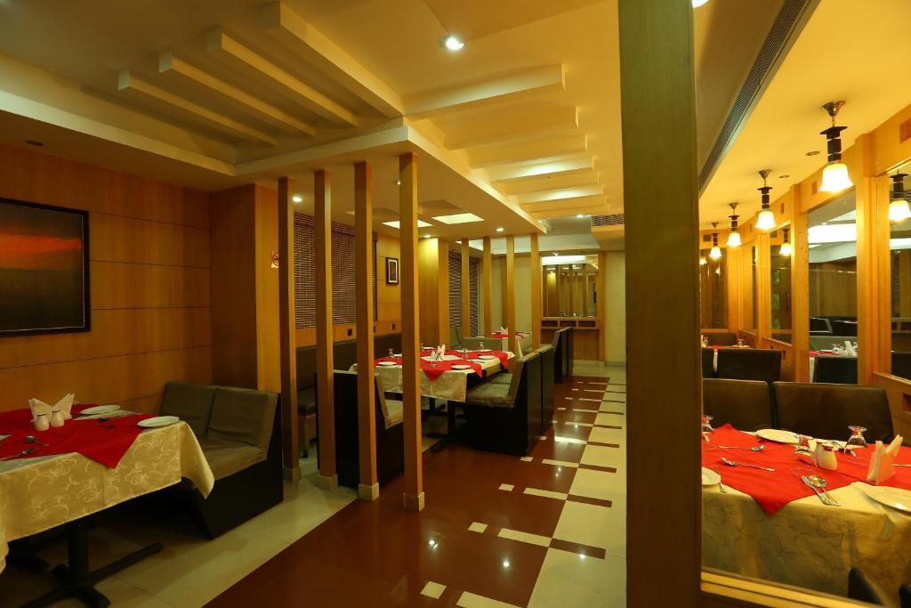 Pattom Royal Hotel Thiruvananthapuram Eksteriør bilde