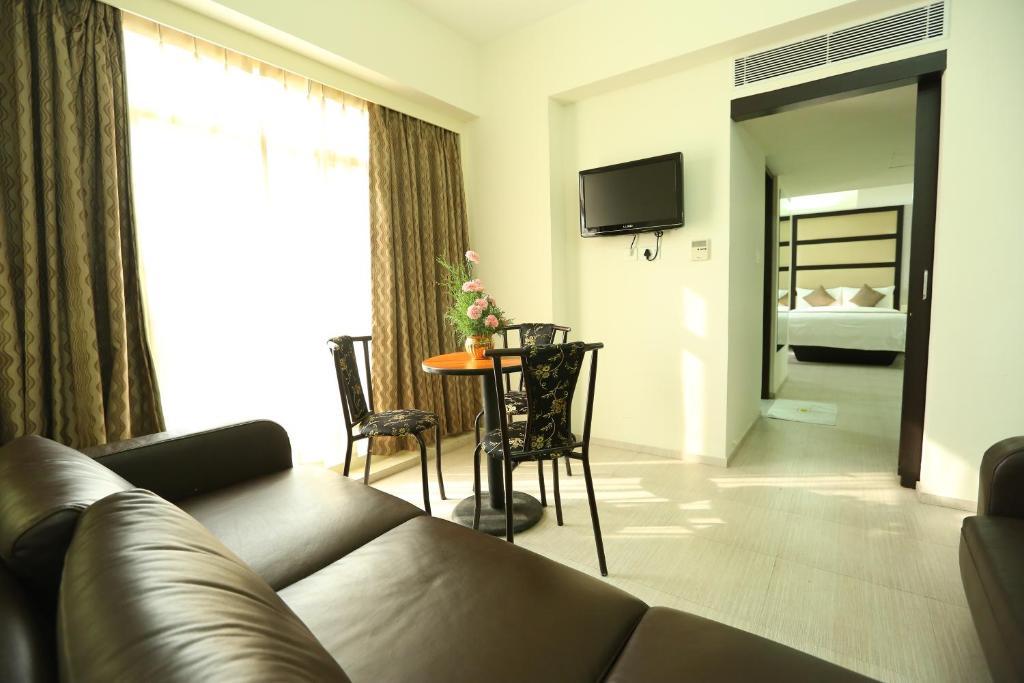 Pattom Royal Hotel Thiruvananthapuram Eksteriør bilde