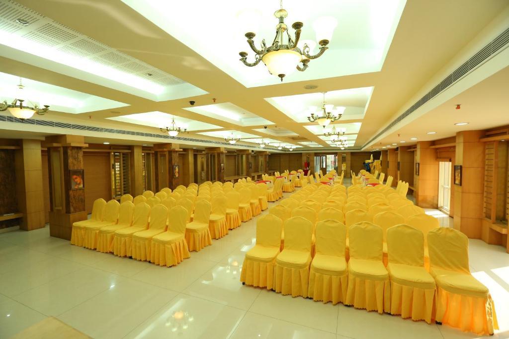 Pattom Royal Hotel Thiruvananthapuram Eksteriør bilde