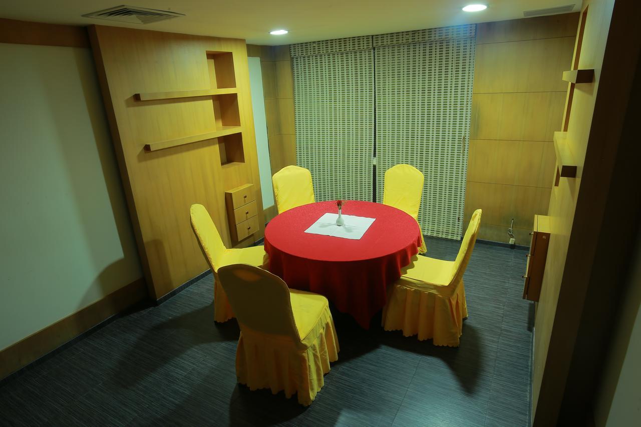Pattom Royal Hotel Thiruvananthapuram Eksteriør bilde